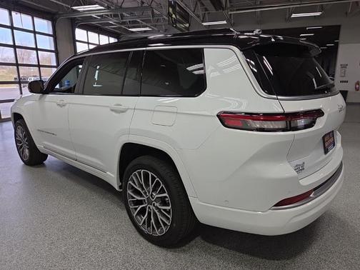 Bright White Clear-Coat Exterior Paint 2026 Jeep Grand Cherokee Summit