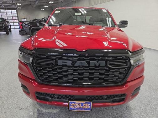 Molten Red Pearl-Coat Exterior Paint 2026 RAM 1500 Big Horn/Lone Star