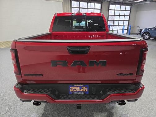 Molten Red Pearl-Coat Exterior Paint 2026 RAM 1500 Big Horn/Lone Star