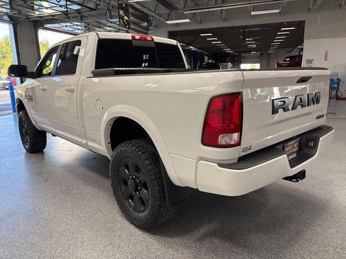 2017 RAM 2500 Big Horn Crew Cab 4x4 6'4' Box