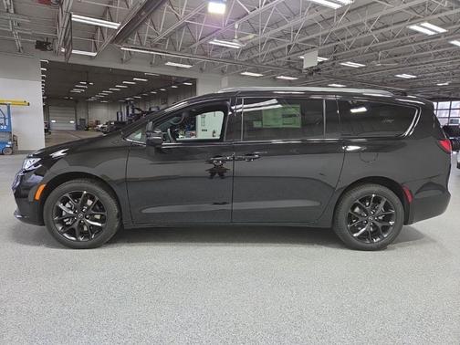 Diamond Black 2026 Chrysler Pacifica L