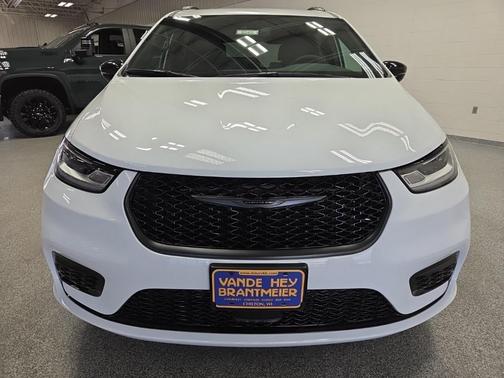 2026 Chrysler Pacifica L