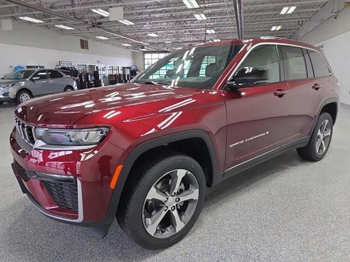 Velvet Red Pearl-Coat Exterior Paint 2026 Jeep Grand Cherokee Limited