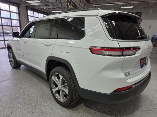 Bright White Clear-Coat Exterior Paint 2026 Jeep Grand Cherokee Limited
