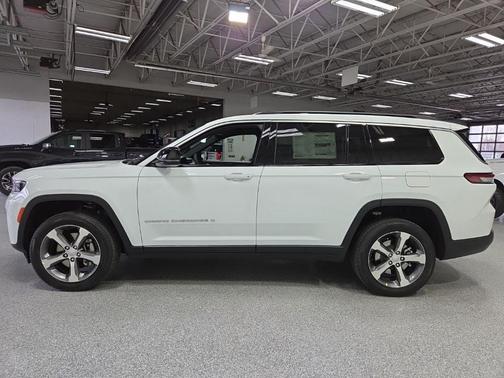 Bright White Clear-Coat Exterior Paint 2026 Jeep Grand Cherokee Limited