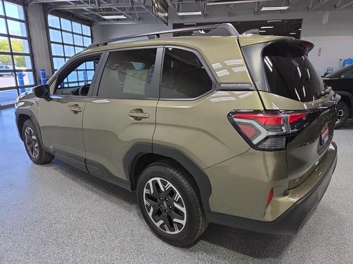 Autumn Green Metallic 2025 Subaru Forester Premium