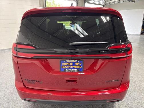 2026 Chrysler Pacifica Limited