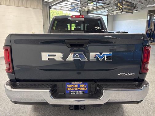 2025 RAM 2500 Tradesman Crew Cab 4x4 6'4' Box
