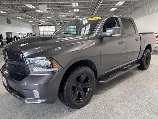 2018 RAM 1500 Night Crew Cab 4x4 5'7' Box