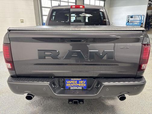 2018 RAM 1500 Night Crew Cab 4x4 5'7' Box