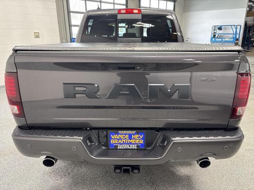 2018 RAM 1500 Night Crew Cab 4x4 5'7' Box