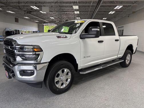 Bright White Clearcoat 2025 RAM 2500 Big Horn Crew Cab 4x4 6'4' Box