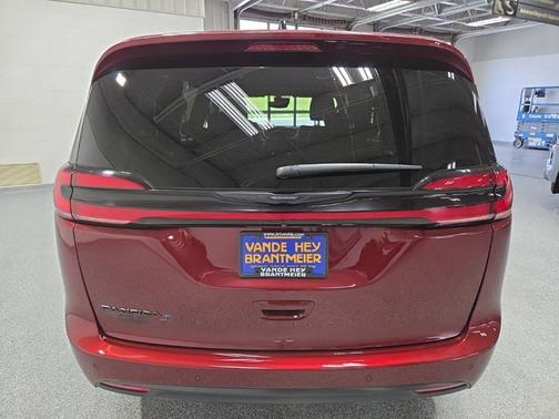 Velvet Red Pearlcoat 2023 Chrysler Pacifica Touring L