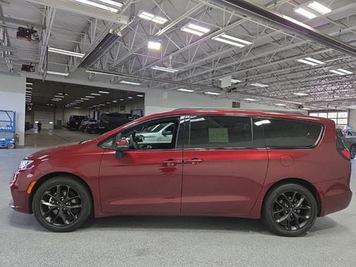 Velvet Red Pearlcoat 2023 Chrysler Pacifica Touring L