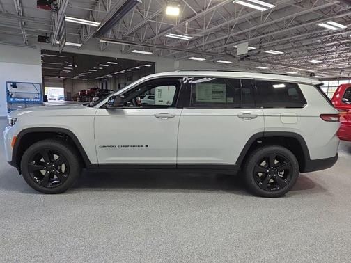 Silver Zynith Exterior Paint 2026 Jeep Grand Cherokee Limited