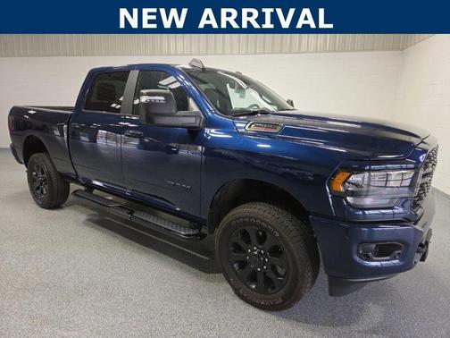 Patriot Blue Pearlcoat 2024 RAM 2500 Big Horn Crew Cab 4x4 6'4' Box