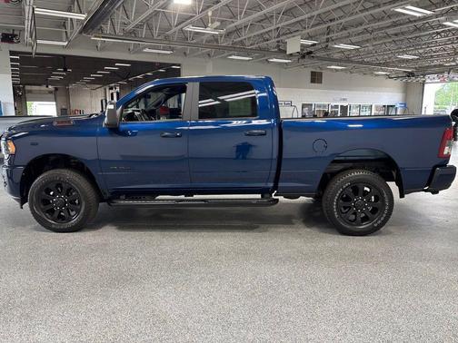 Patriot Blue Pearlcoat 2024 RAM 2500 Big Horn Crew Cab 4x4 6'4' Box