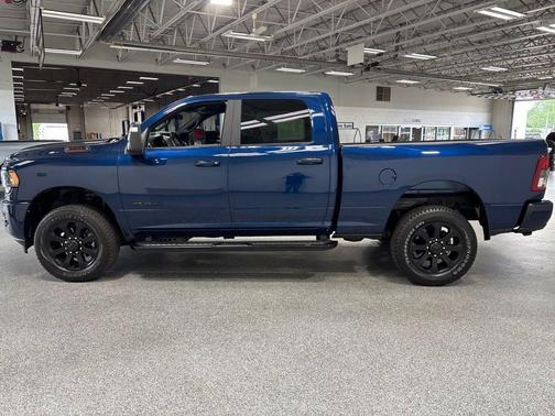 Patriot Blue Pearlcoat 2024 RAM 2500 Big Horn Crew Cab 4x4 6'4' Box