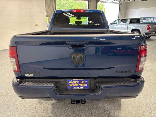 Patriot Blue Pearlcoat 2024 RAM 2500 Big Horn Crew Cab 4x4 6'4' Box