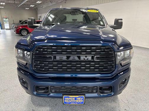Patriot Blue Pearlcoat 2024 RAM 2500 Big Horn Crew Cab 4x4 6'4' Box