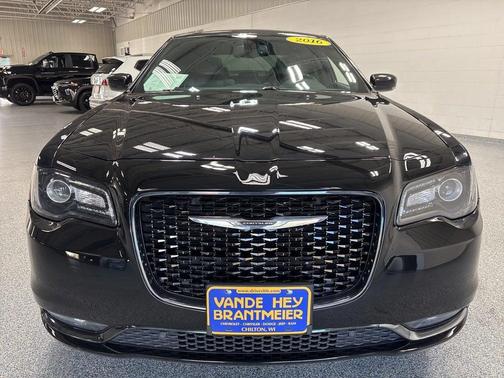 2016 Chrysler 300 S
