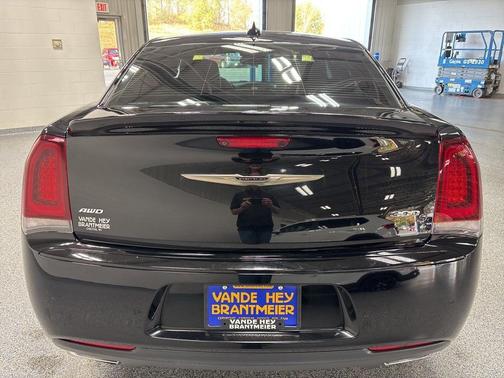 2016 Chrysler 300 S