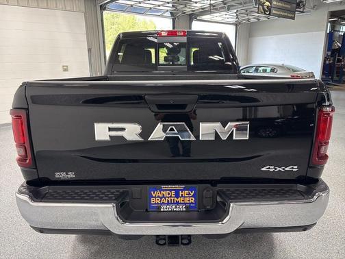 Diamond Black Crystal Pearl-Coat Exterior Paint 2026 RAM 2500 Tradesman Crew Cab 4x4 6'4' Box