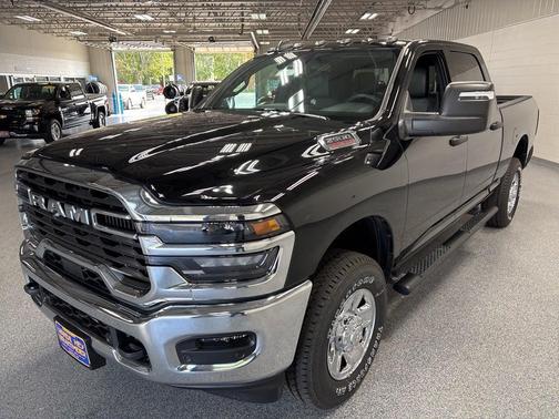 Diamond Black Crystal Pearl-Coat Exterior Paint 2026 RAM 2500 Tradesman Crew Cab 4x4 6'4' Box