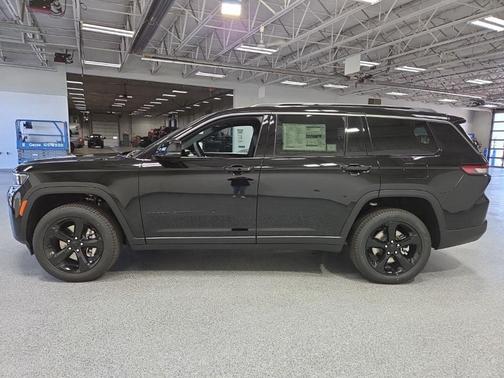 Diamond Black Crystal Pearl-Coat Exterior Paint 2026 Jeep Grand Cherokee Limited