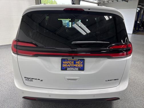 2026 Chrysler Pacifica Limited