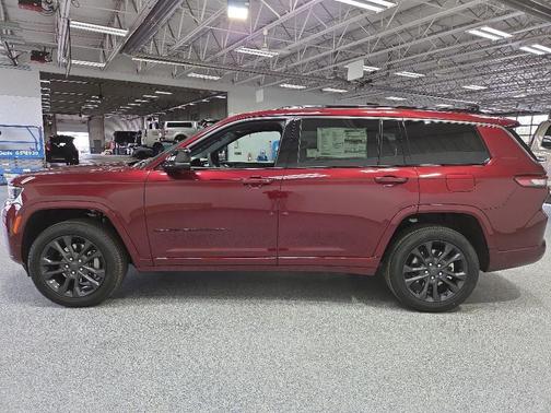 Velvet Red Pearl-Coat Exterior Paint 2026 Jeep Grand Cherokee Limited