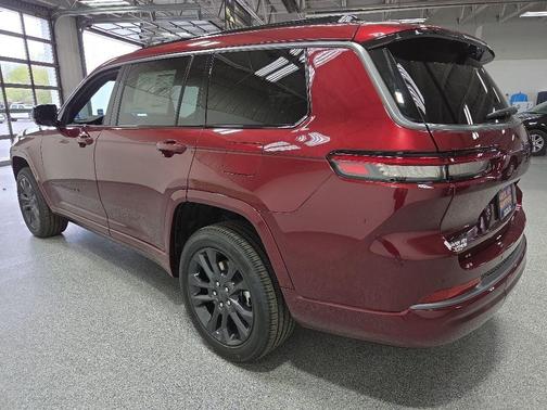 Velvet Red Pearl-Coat Exterior Paint 2026 Jeep Grand Cherokee Limited