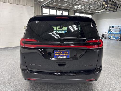 2025 Chrysler Pacifica Limited