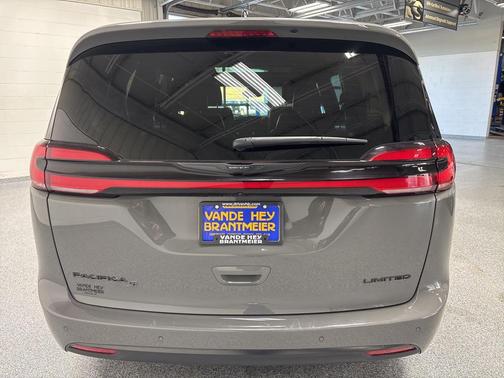 2025 Chrysler Pacifica Limited