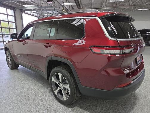 Velvet Red Pearl-Coat Exterior Paint 2026 Jeep Grand Cherokee Limited