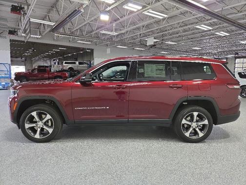Velvet Red Pearl-Coat Exterior Paint 2026 Jeep Grand Cherokee Limited