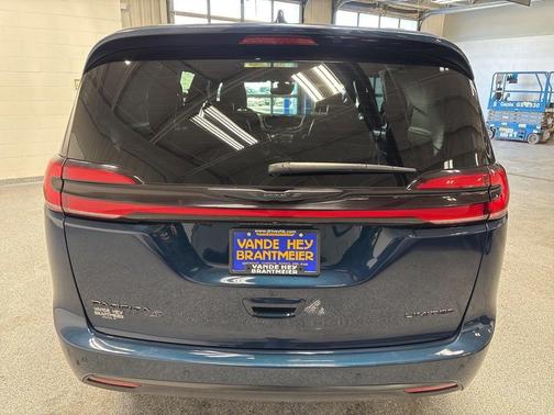 2025 Chrysler Pacifica Limited