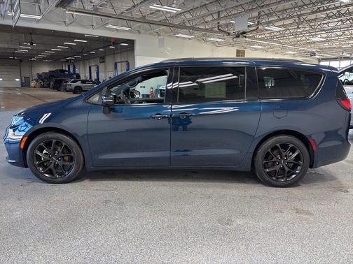 2025 Chrysler Pacifica Limited