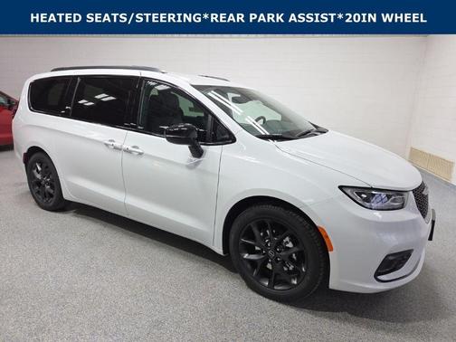 Bright White Clear-Coat Exterior Paint 2026 Chrysler Pacifica L