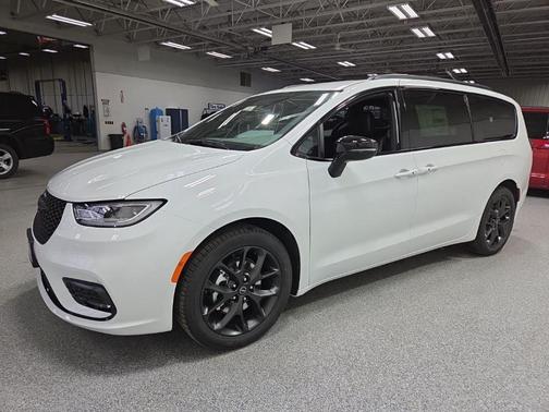 Bright White Clear-Coat Exterior Paint 2026 Chrysler Pacifica L