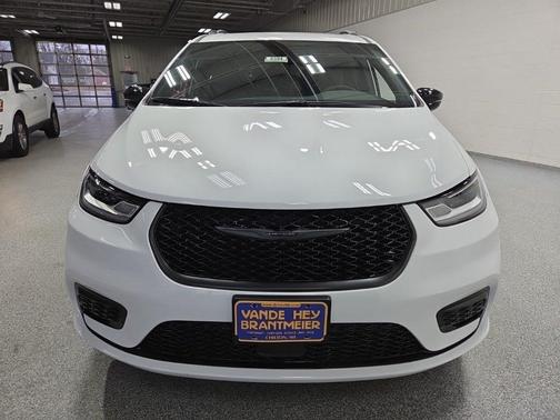 2026 Chrysler Pacifica L