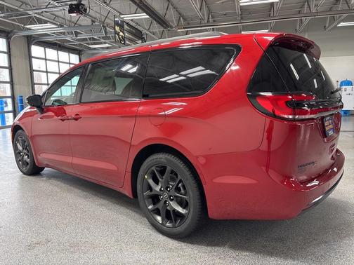 2026 Chrysler Pacifica L