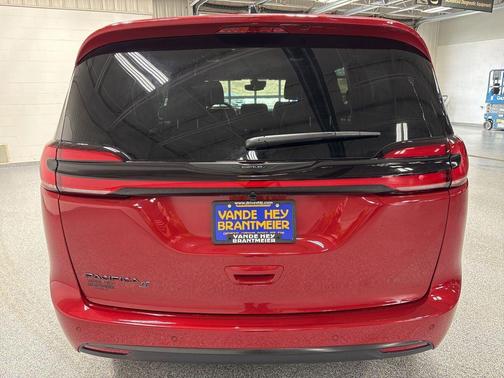 2026 Chrysler Pacifica L