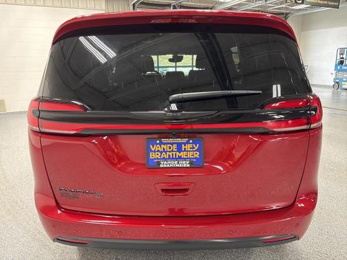 2026 Chrysler Pacifica L