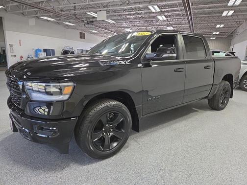 Diamond Black Crystal Pearlcoat 2023 RAM 1500 Big Horn/Lone Star