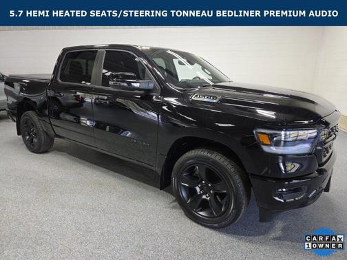 Diamond Black Crystal Pearlcoat 2023 RAM 1500 Big Horn/Lone Star