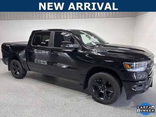 Diamond Black Crystal Pearlcoat 2023 RAM 1500 Big Horn/Lone Star