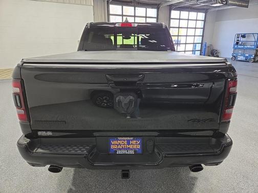 Diamond Black Crystal Pearlcoat 2023 RAM 1500 Big Horn/Lone Star