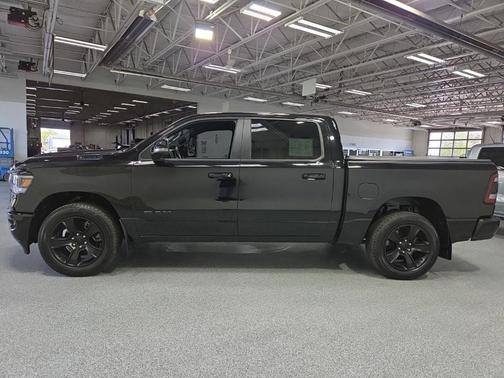 Diamond Black Crystal Pearlcoat 2023 RAM 1500 Big Horn/Lone Star