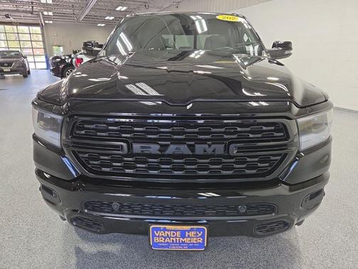 Diamond Black Crystal Pearlcoat 2023 RAM 1500 Big Horn/Lone Star